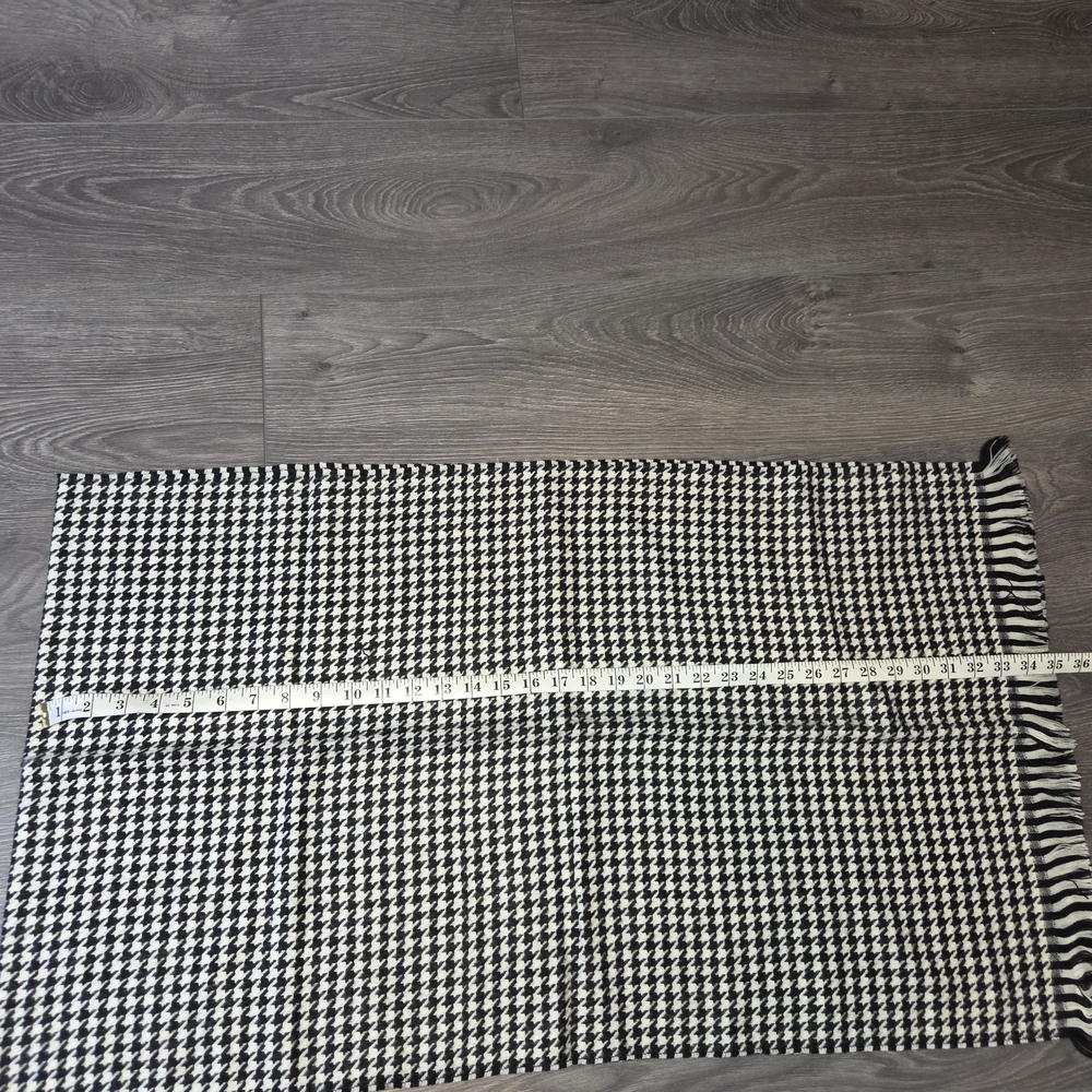 Avon Black and White Houndstooth Scarf